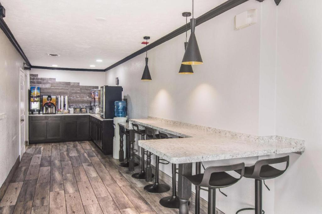 Americas Best Value Inn Alliance Luaran gambar